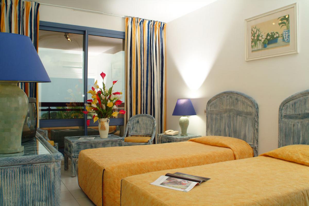 Twin bedroom