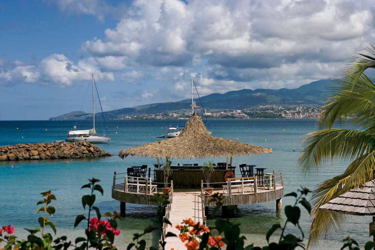 Prendre un verre sur la mer