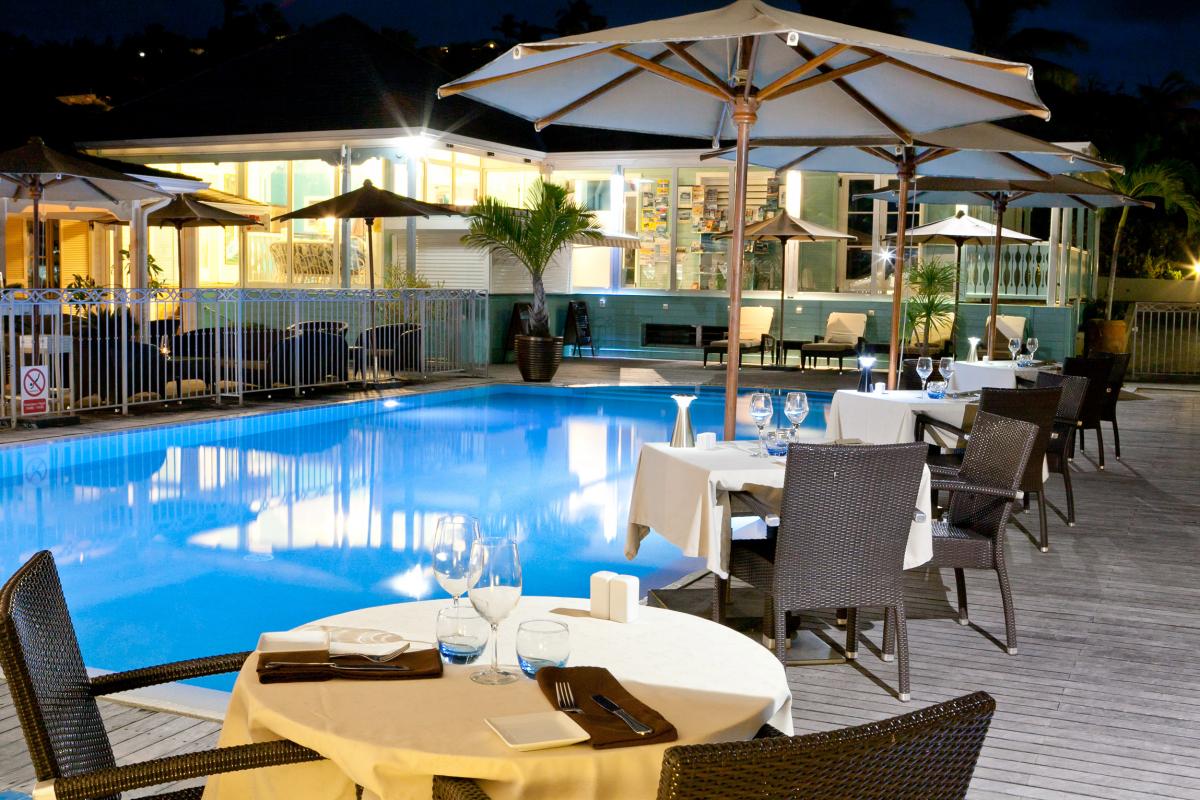 Hôtel La Plantation - Piscine et restaurant de nuit