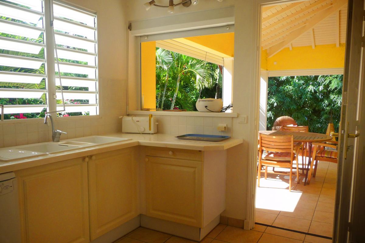 Rental villa Guadeloupe - Villa Alamanda kitchen