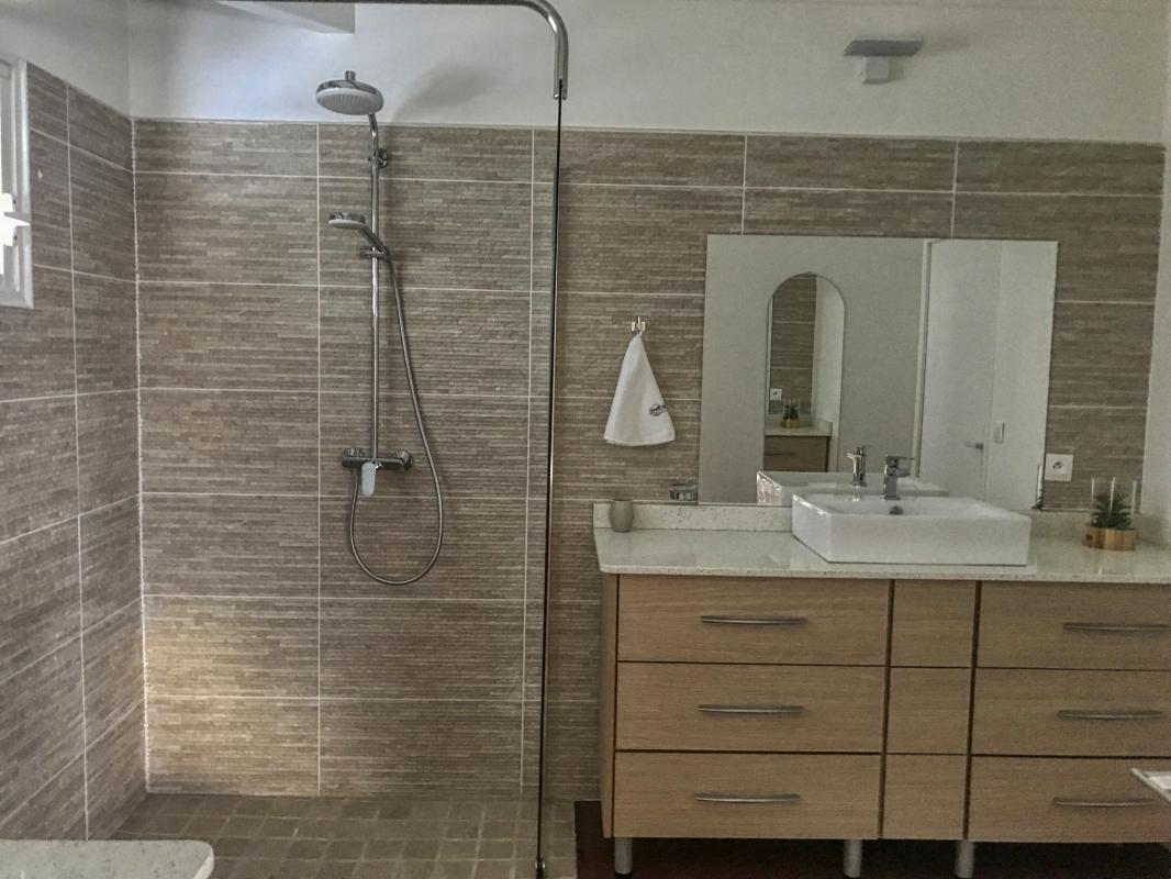 Villa Bouillante Guadeloupe__salle de douche