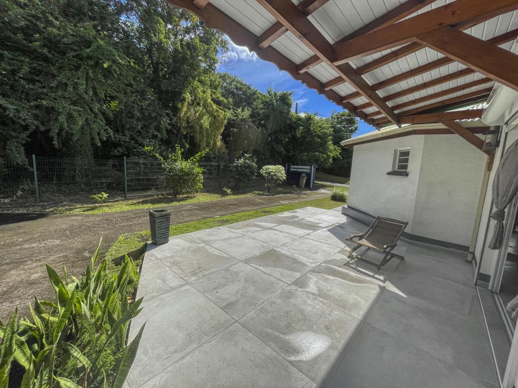 Location villa Bouillante Guadeloupe-salon terrasse