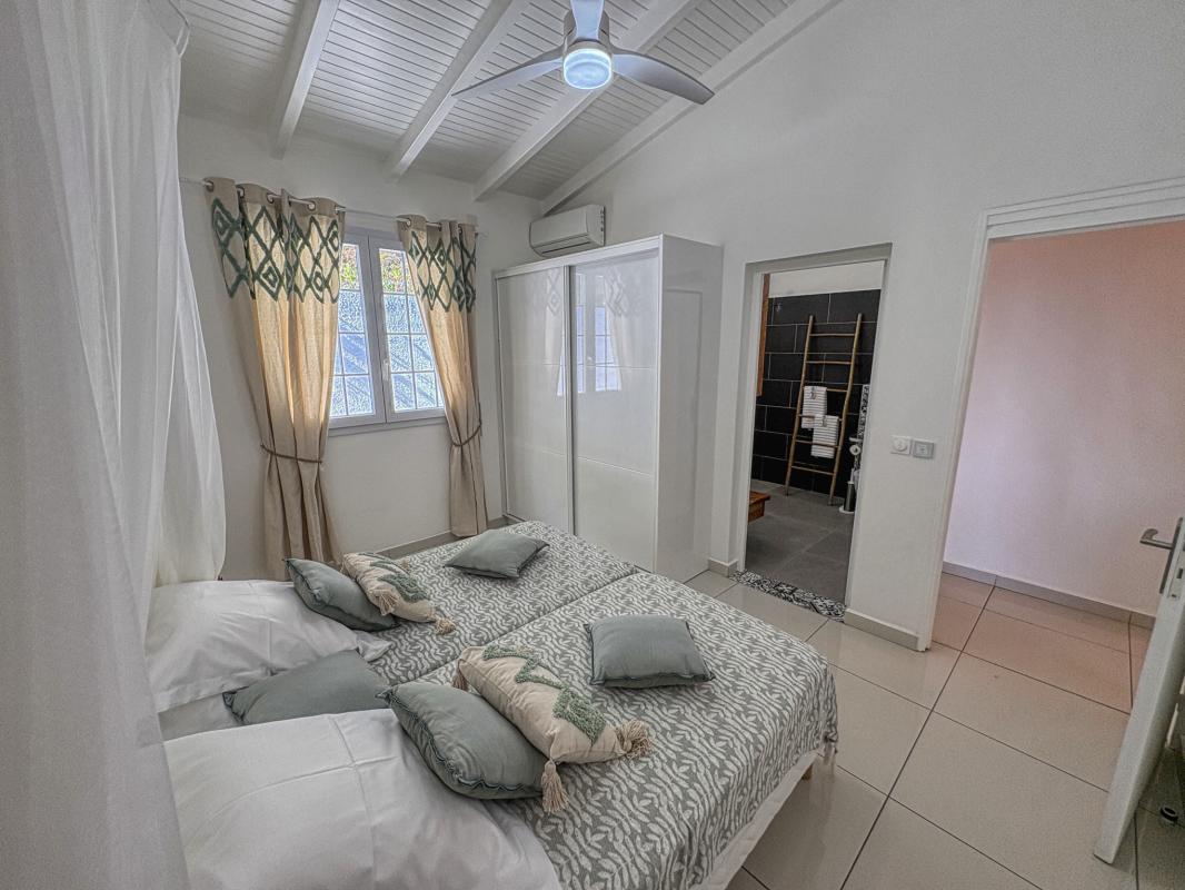 Location villa piscine Bouillante Guadeloupe_Chambre 1