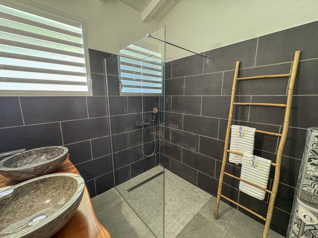 Location villa piscine Bouillante Guadeloupe_Chambre 1