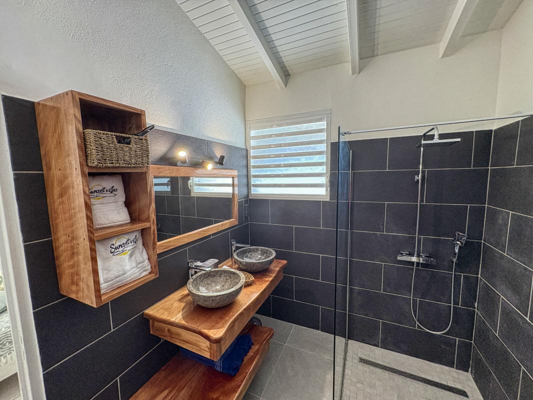 Location villa piscine Bouillante Guadeloupe_Chambre 1