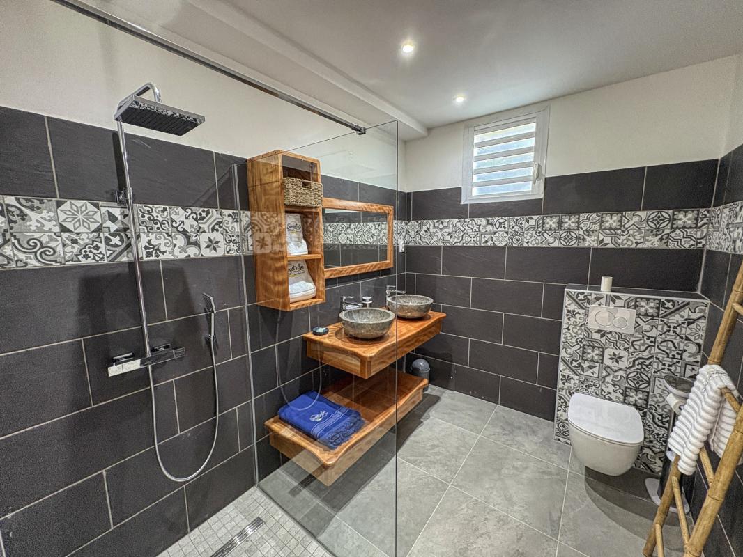 Location villa piscine Bouillante Guadeloupe_Chambre 4 RDC