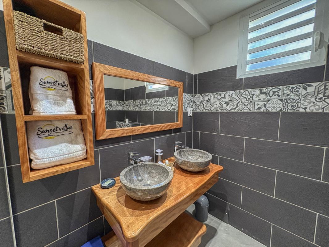 Location villa piscine Bouillante Guadeloupe_Chambre 4 RDC