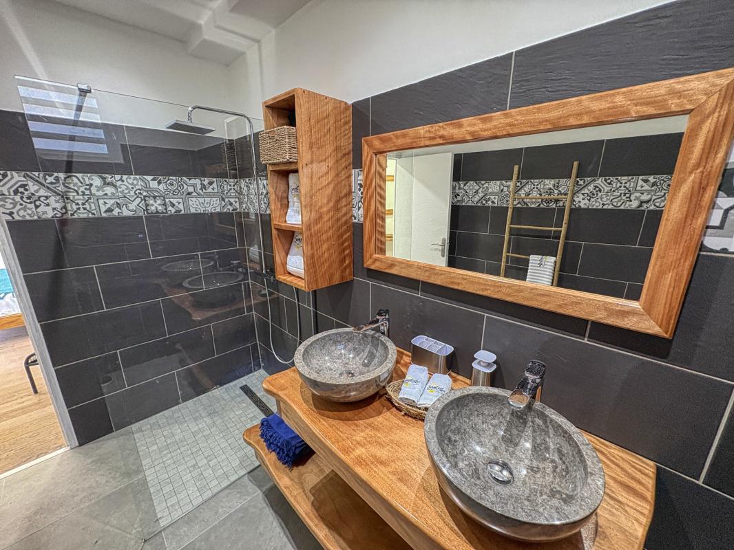 Location villa piscine Bouillante Guadeloupe_Chambre 4 RDC