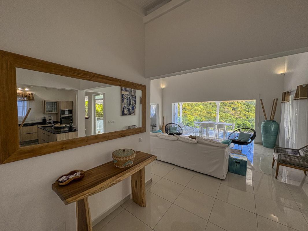 Location villa piscine Bouillante Guadeloupe_Séjour vue mer