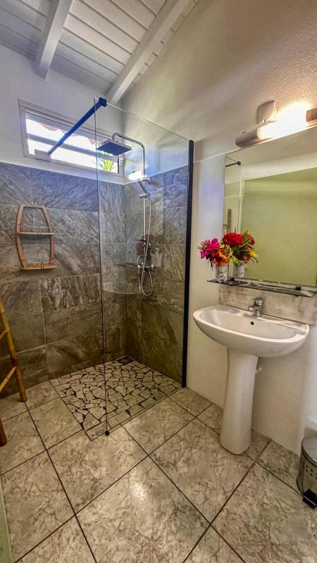 Rental Guadeloupe - villa corossol - bathroom