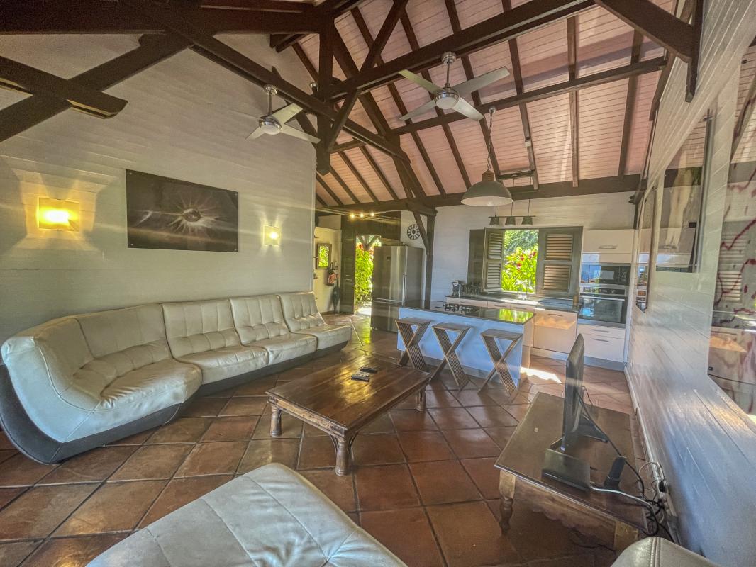Location villa avec piscine Desahies Guadeloupe_ Salon 