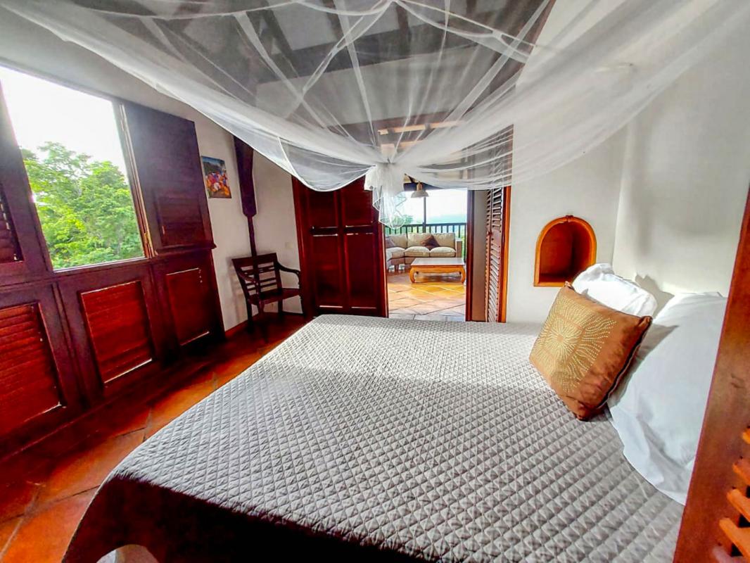 Location villa coluche pour 11 personnes avec vue mer dans jardin botanique deshaies guadeloupe