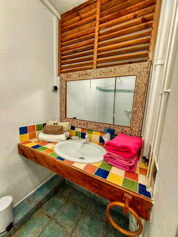 Location villa coluche pour 11 personnes avec vue mer dans jardin botanique deshaies guadeloupe
