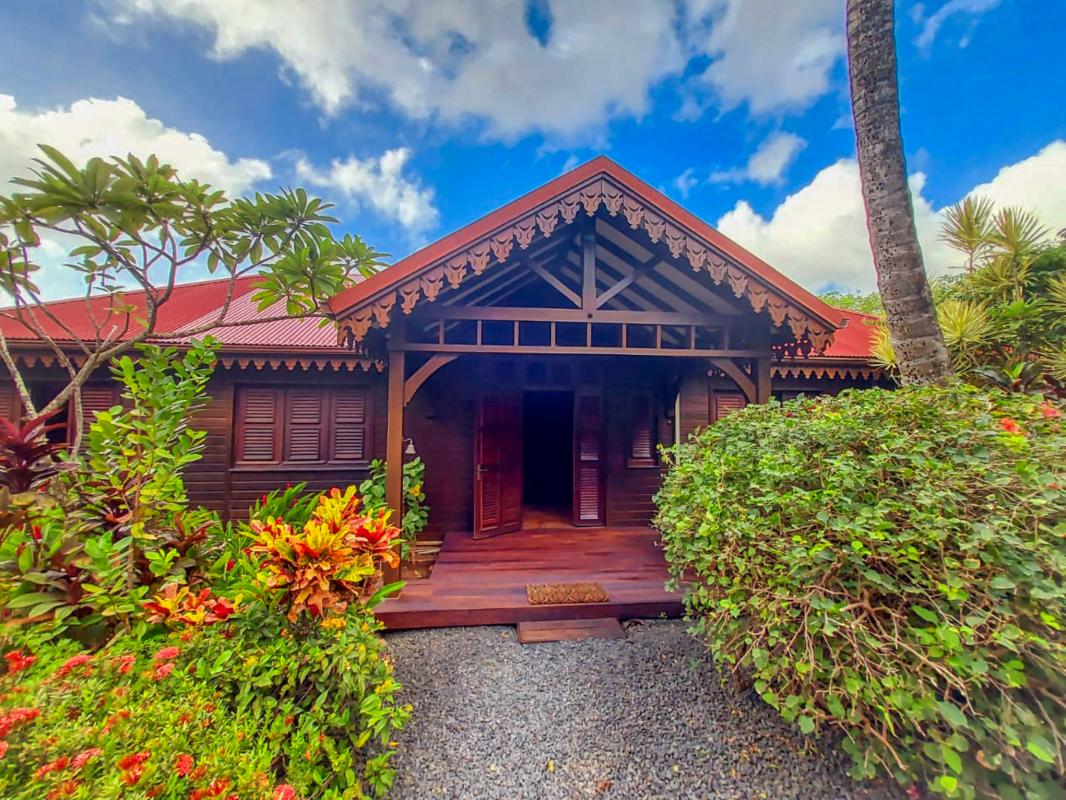 Location villa coluche pour 11 personnes avec vue mer dans jardin botanique deshaies guadeloupe