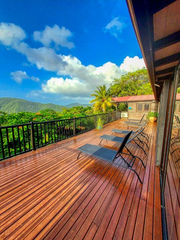 Location villa coluche pour 11 personnes avec vue mer dans jardin botanique deshaies guadeloupe