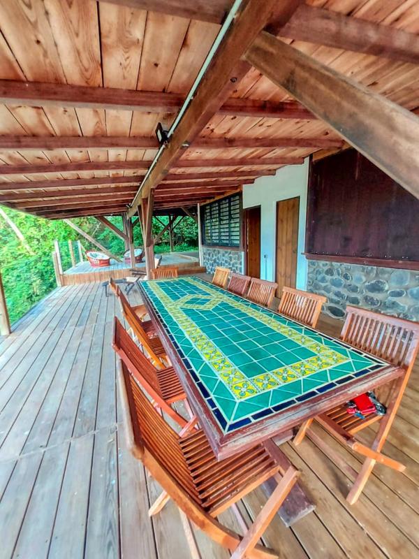 Location villa coluche pour 11 personnes avec vue mer dans jardin botanique deshaies guadeloupe