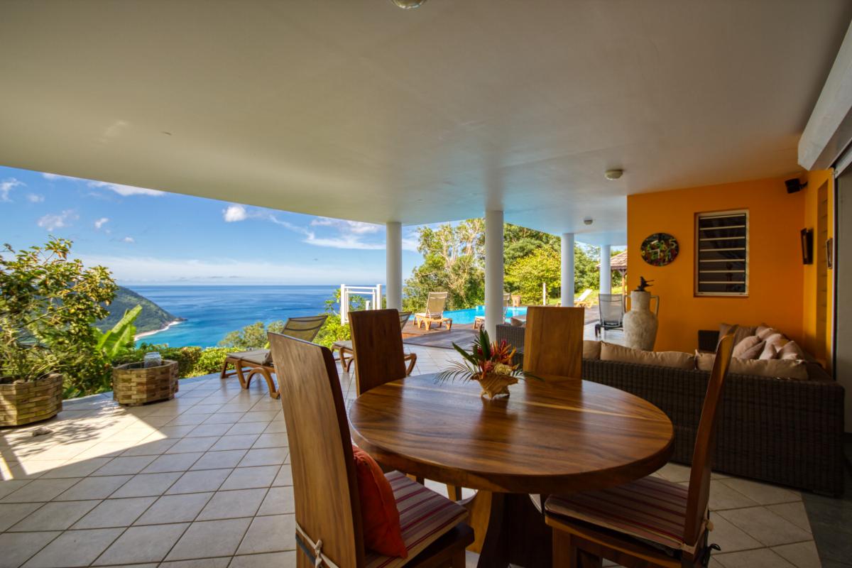 Location villa 3 chambres 6 personnes Deshaies Guadeloupe avec piscine et vue mer extraordinaire