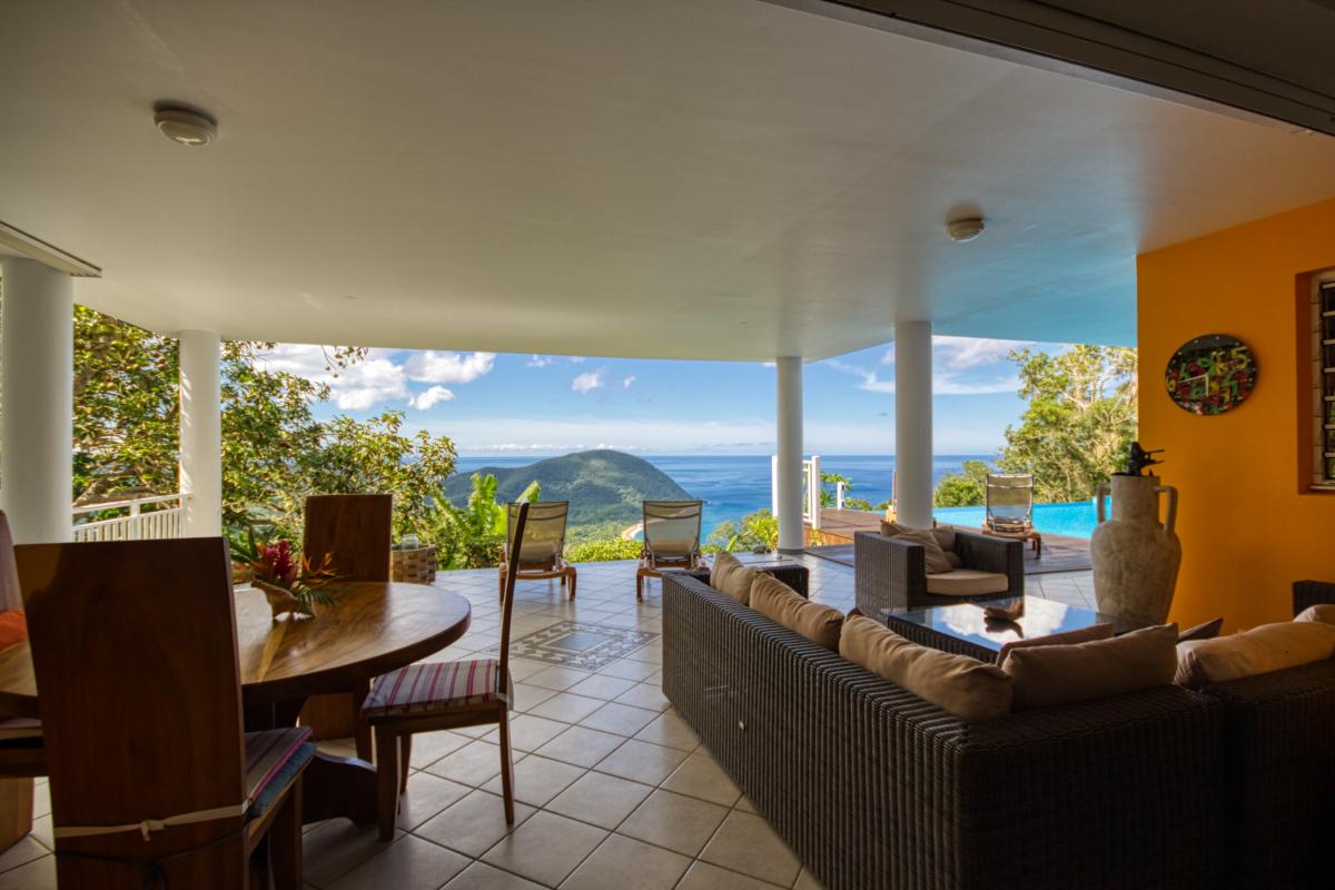 Location villa 3 chambres 6 personnes Deshaies Guadeloupe avec piscine et vue mer extraordinaire