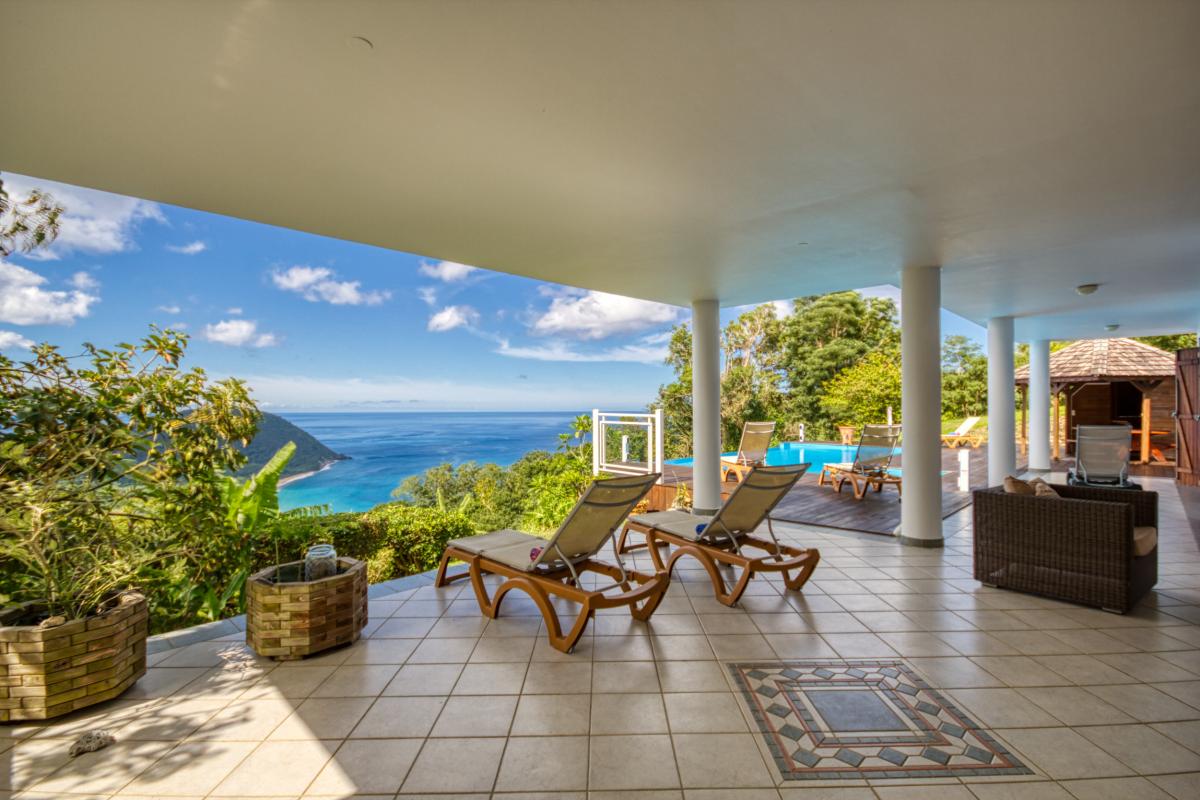 Location villa 3 chambres 6 personnes Deshaies Guadeloupe avec piscine et vue mer extraordinaire