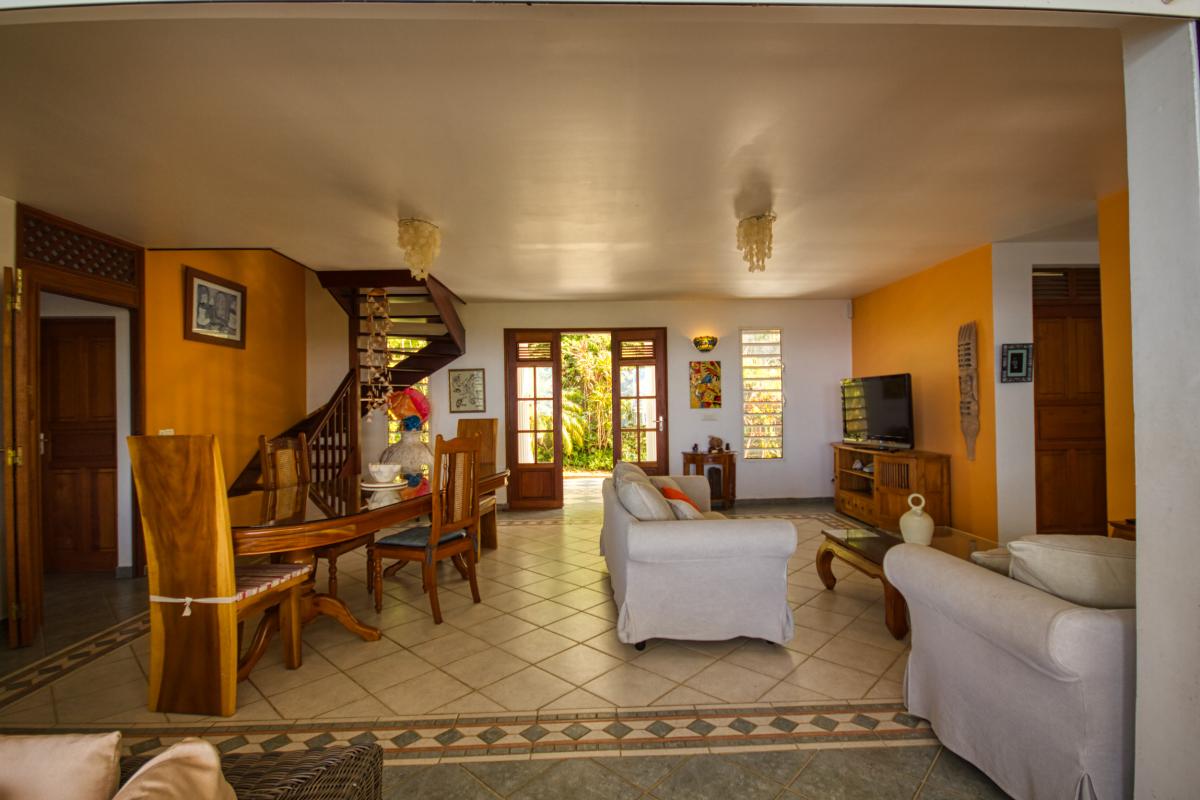 Location villa 3 chambres 6 personnes Deshaies Guadeloupe avec piscine et vue mer extraordinaire