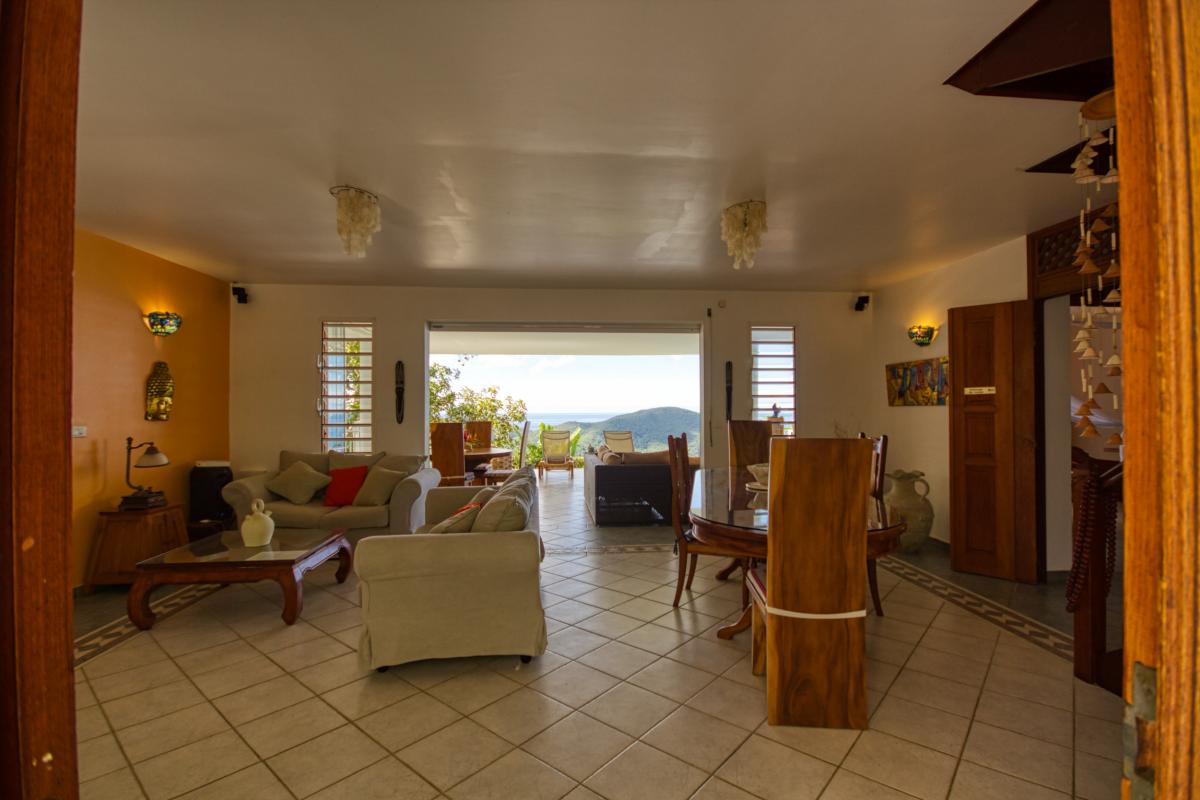 Location villa 3 chambres 6 personnes Deshaies Guadeloupe avec piscine et vue mer extraordinaire