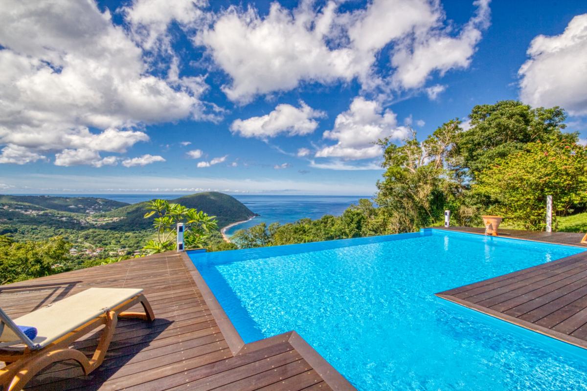 Location villa 3 chambres 6 personnes Deshaies Guadeloupe avec piscine et vue mer extraordinaire
