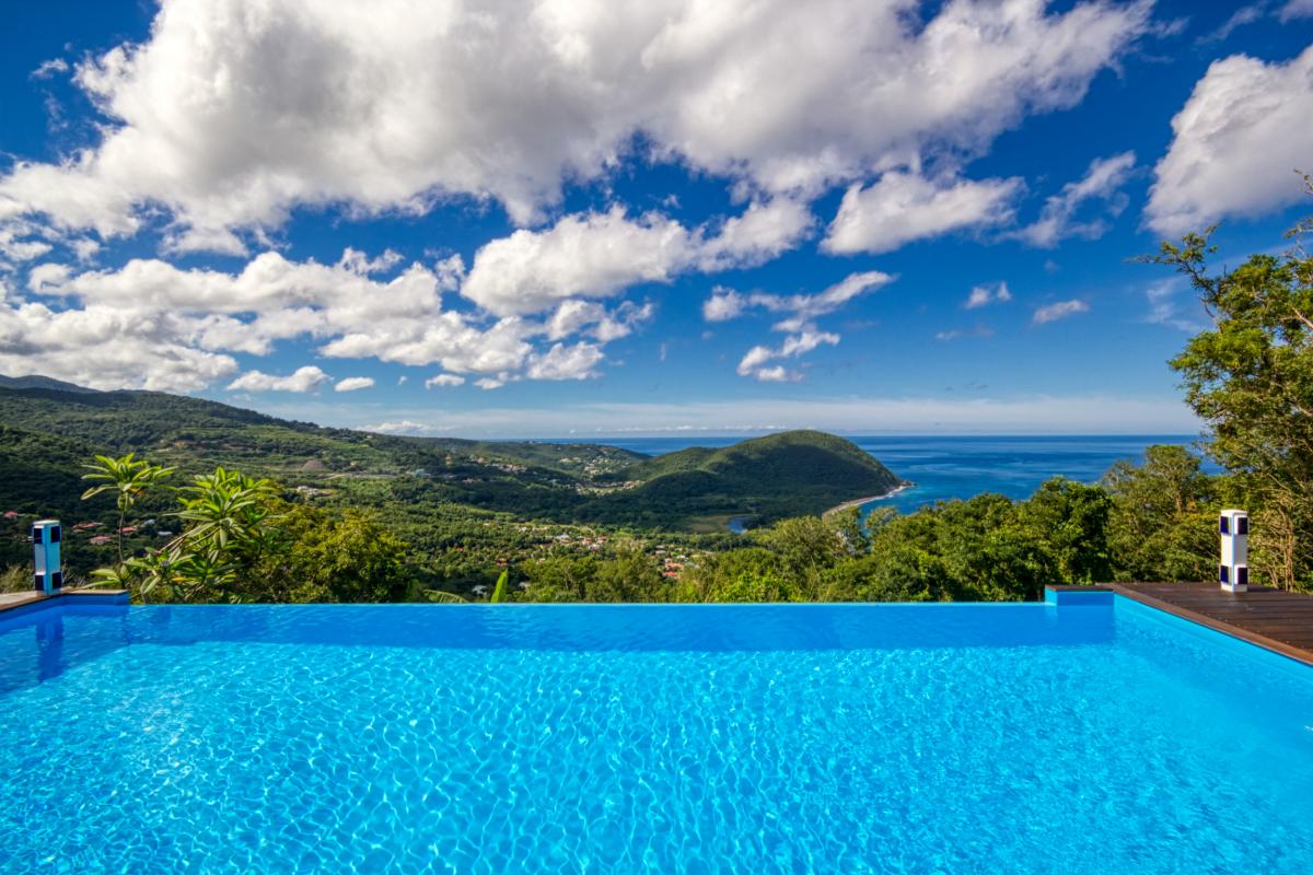 Location villa 3 chambres 6 personnes Deshaies Guadeloupe avec piscine et vue mer extraordinaire