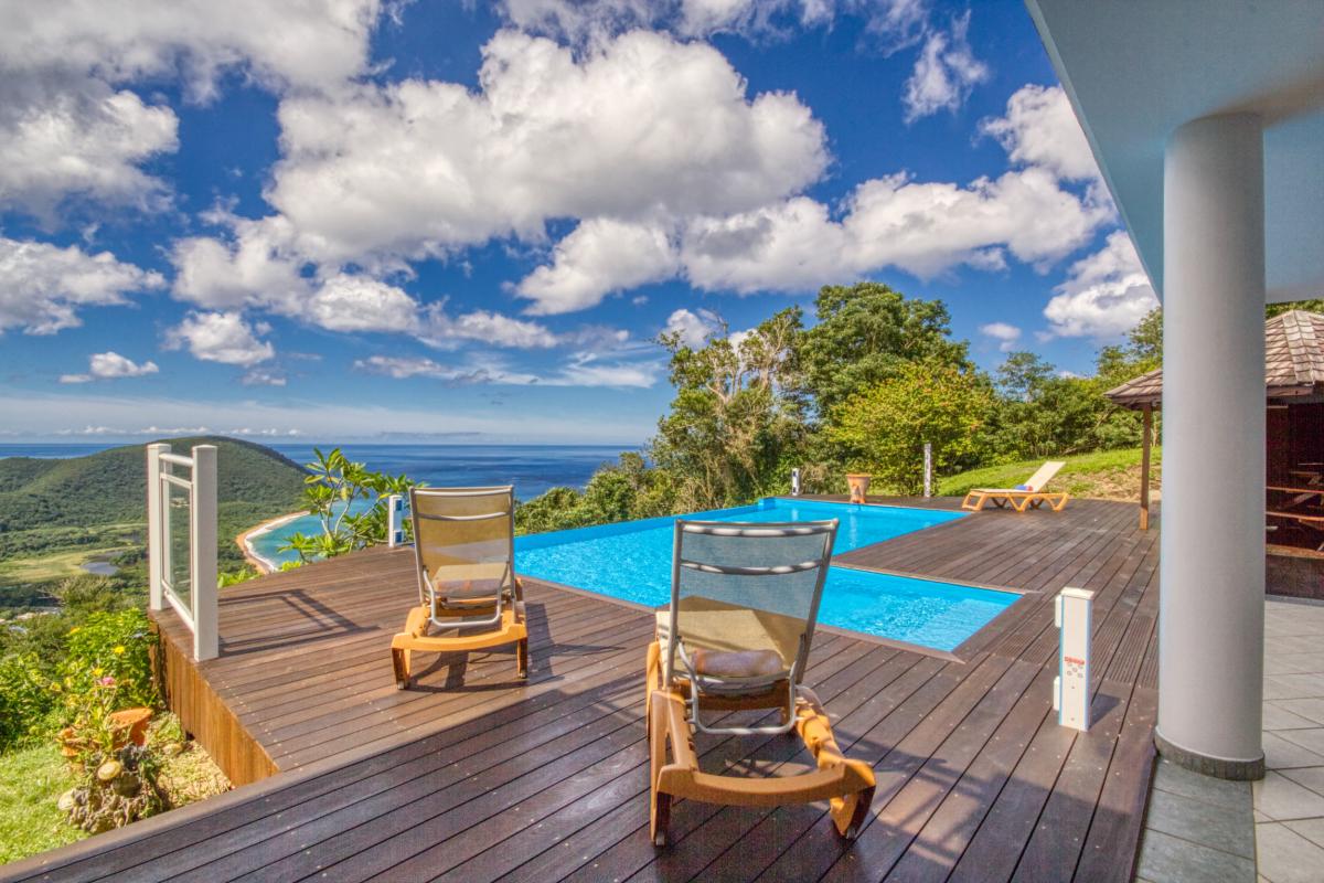 Location villa 3 chambres 6 personnes Deshaies Guadeloupe avec piscine et vue mer extraordinaire