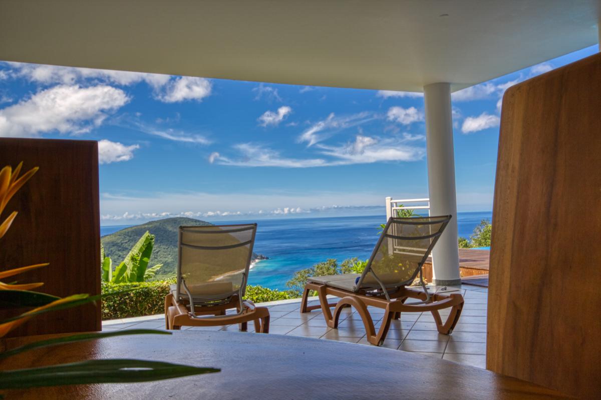 Location villa 3 chambres 6 personnes Deshaies Guadeloupe avec piscine et vue mer extraordinaire