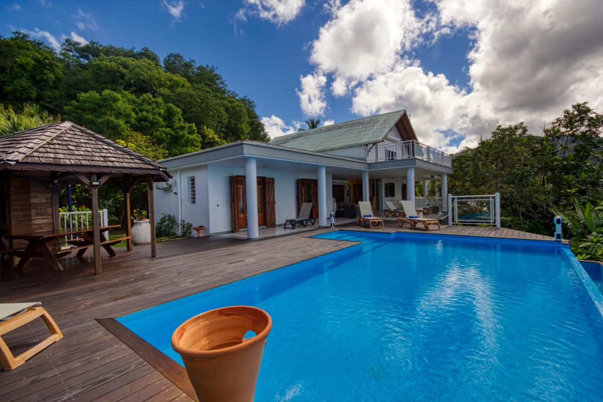 Location villa 3 chambres 6 personnes Deshaies Guadeloupe avec piscine et vue mer extraordinaire