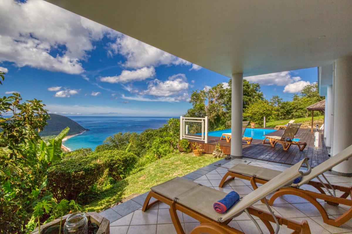 Location villa 3 chambres 6 personnes Deshaies Guadeloupe avec piscine et vue mer extraordinaire