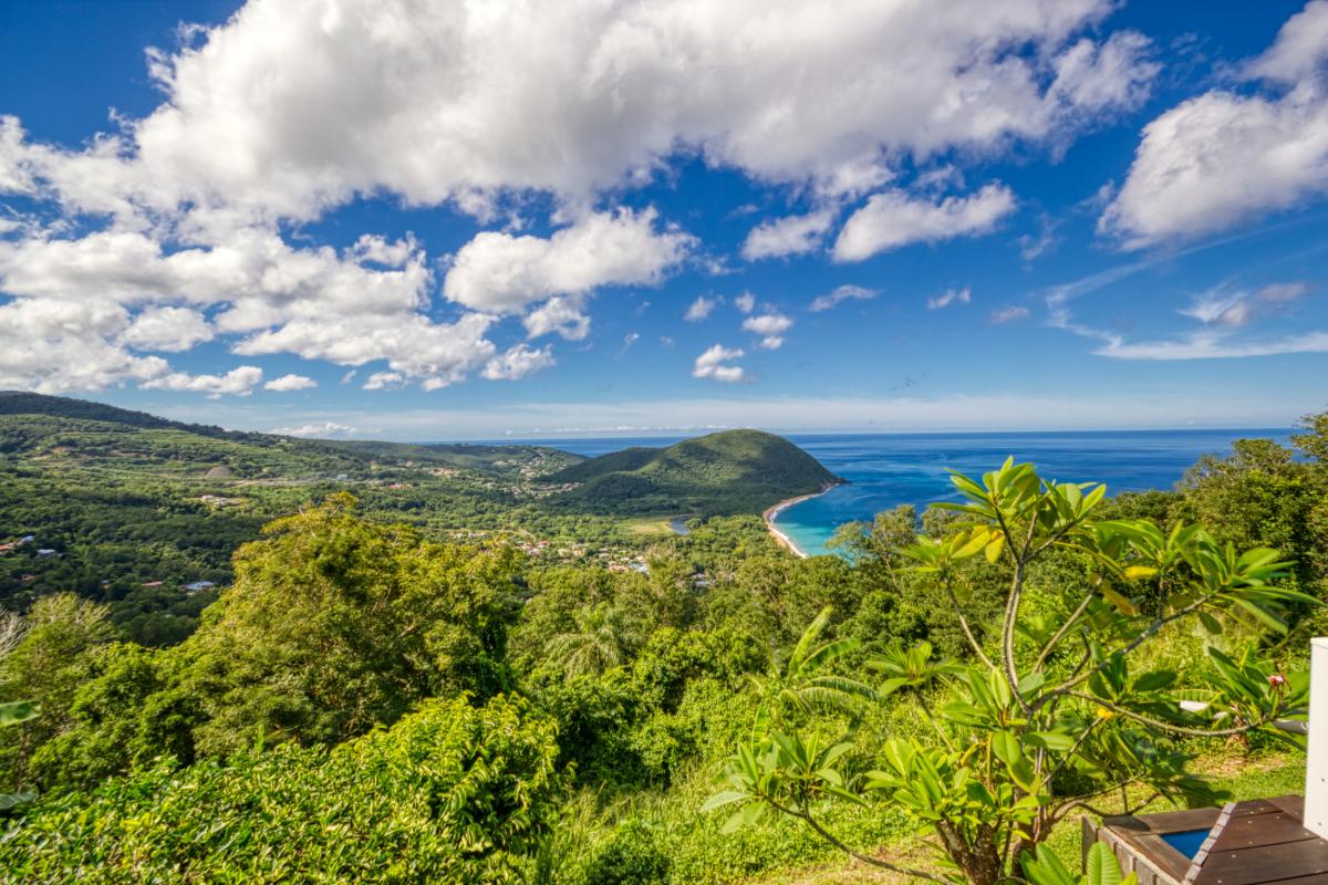 Location villa 3 chambres 6 personnes Deshaies Guadeloupe avec piscine et vue mer extraordinaire