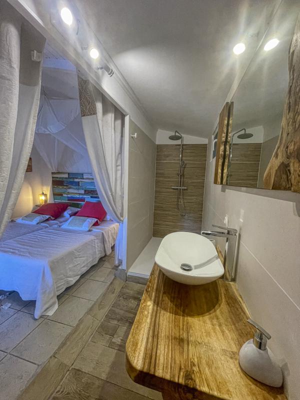 Location villa avec piscine Deshaies Guadeloupe_ Salle d'eau