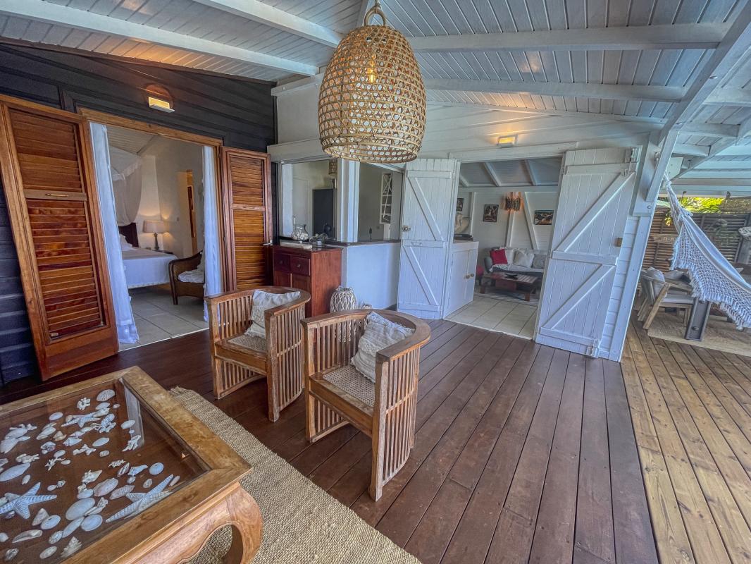 Location villa avec piscine Deshaies Guadeloupe_ Salon Extérieur