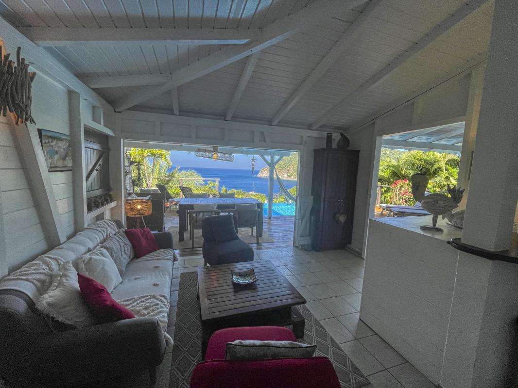 Location villa avec piscine Deshaies Guadeloupe_ Salon 