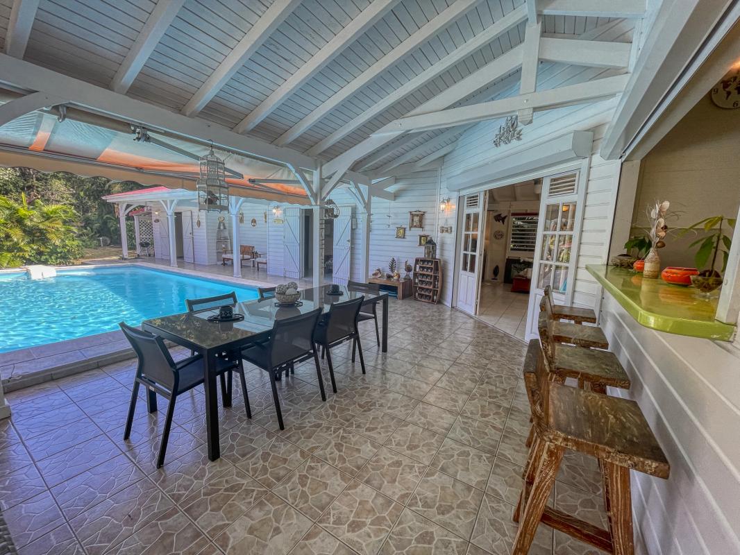 Location Villa 6 personnes Deshaies Guadeloupe-table a manger