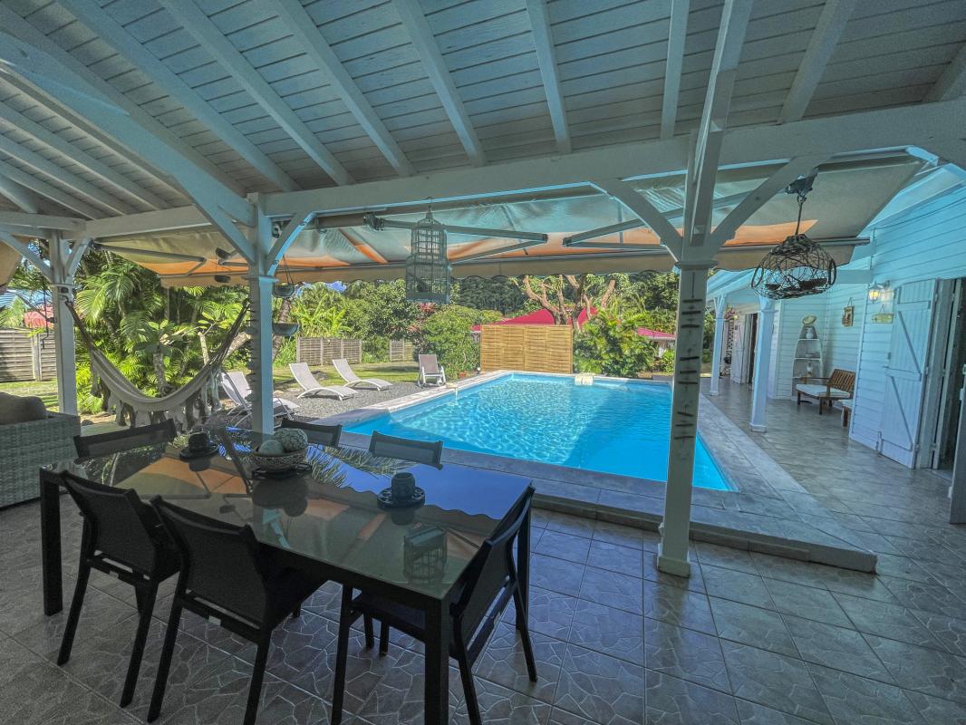 Location Villa 6 personnes Deshaies Guadeloupe-table a manger