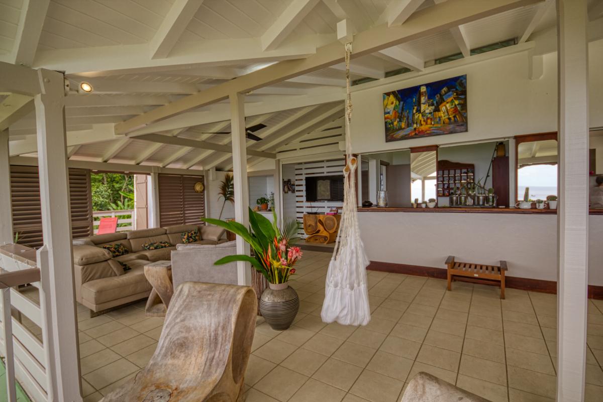 Location villa de luxe et vue mer 5 chambres pour 12 personnes avec piscine à Deshaies en Guadeloupe 