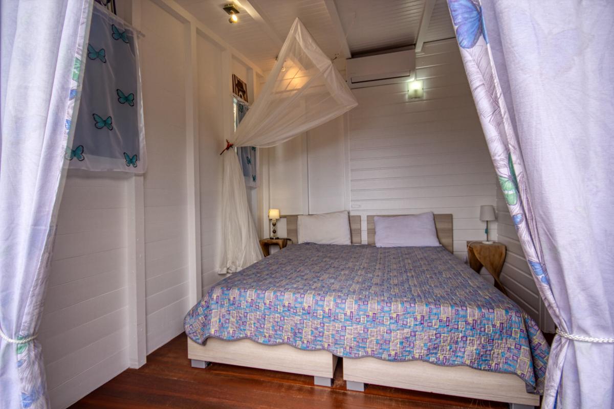 Location villa de luxe et vue mer 5 chambres pour 12 personnes avec piscine à Deshaies en Guadeloupe 