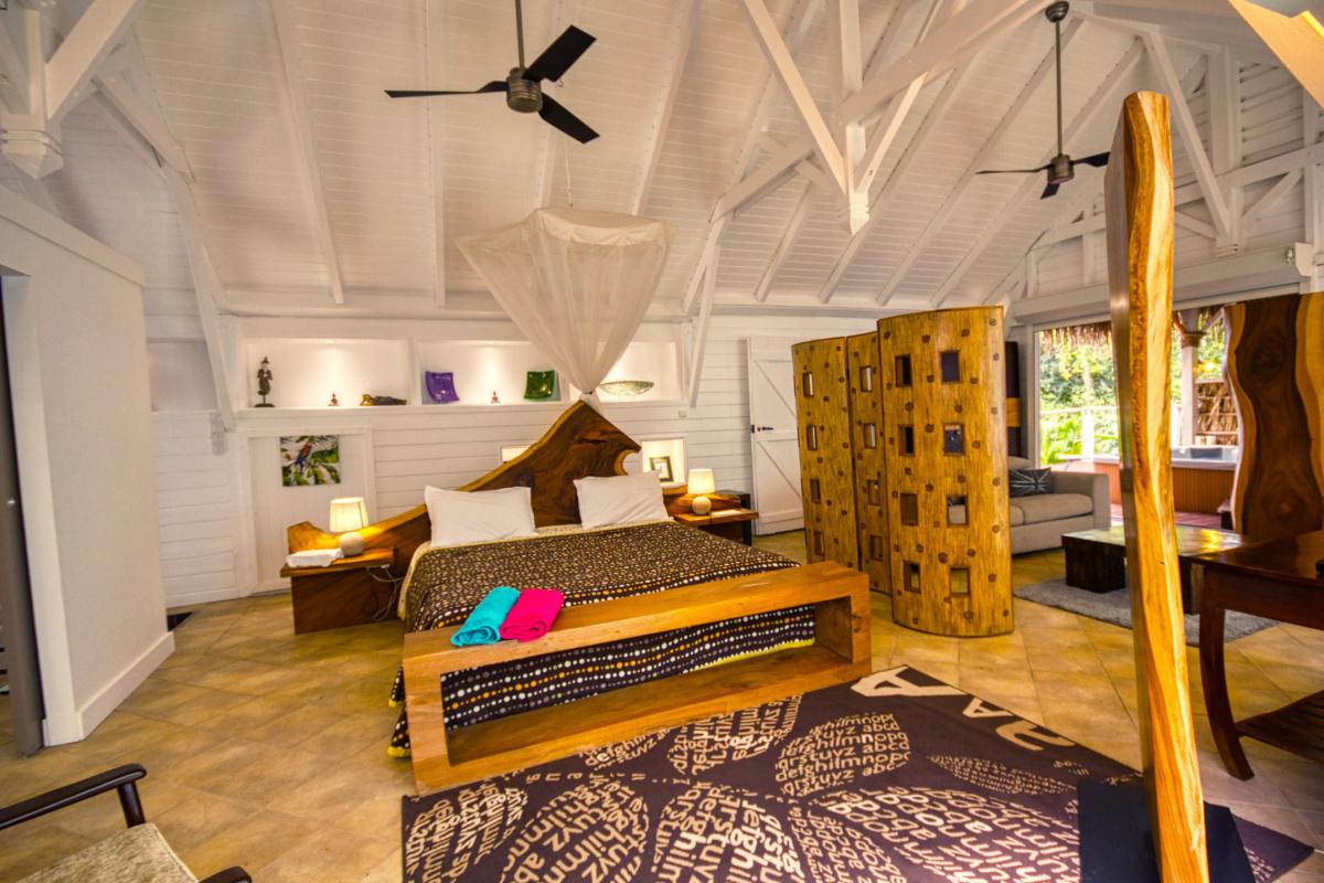 Location villa de luxe et vue mer 5 chambres pour 12 personnes avec piscine à Deshaies en Guadeloupe 