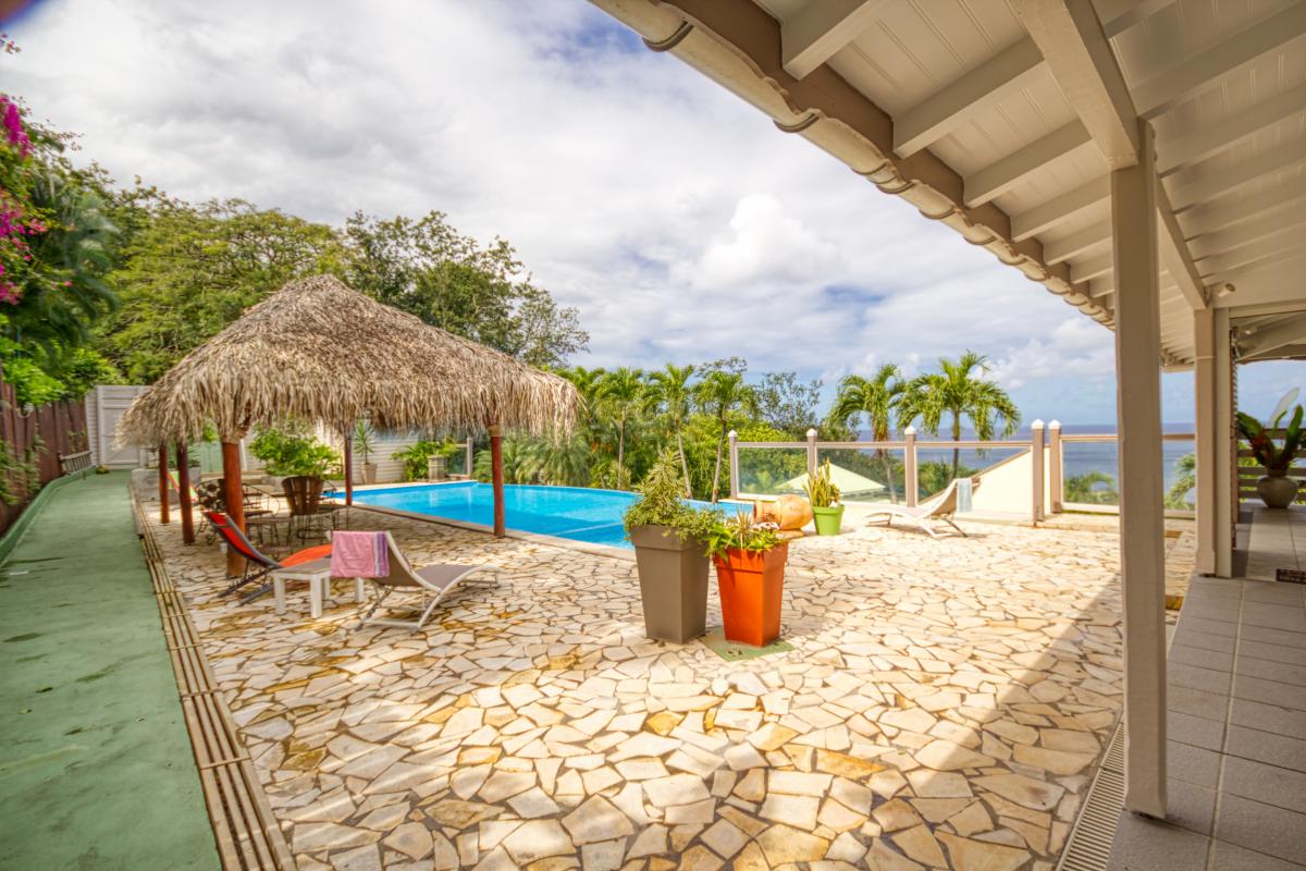 Location villa de luxe et vue mer 5 chambres pour 12 personnes avec piscine à Deshaies en Guadeloupe 