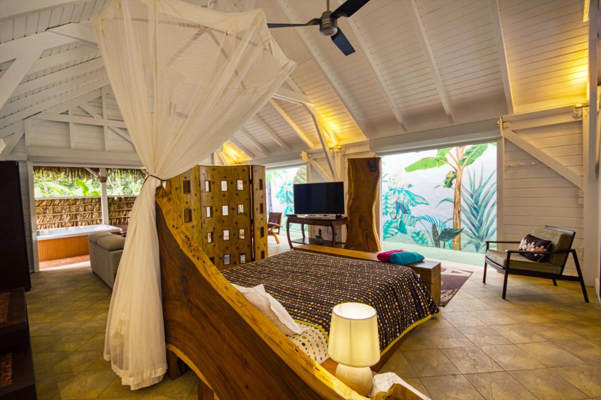 Location villa de luxe et vue mer 5 chambres pour 12 personnes avec piscine à Deshaies en Guadeloupe 
