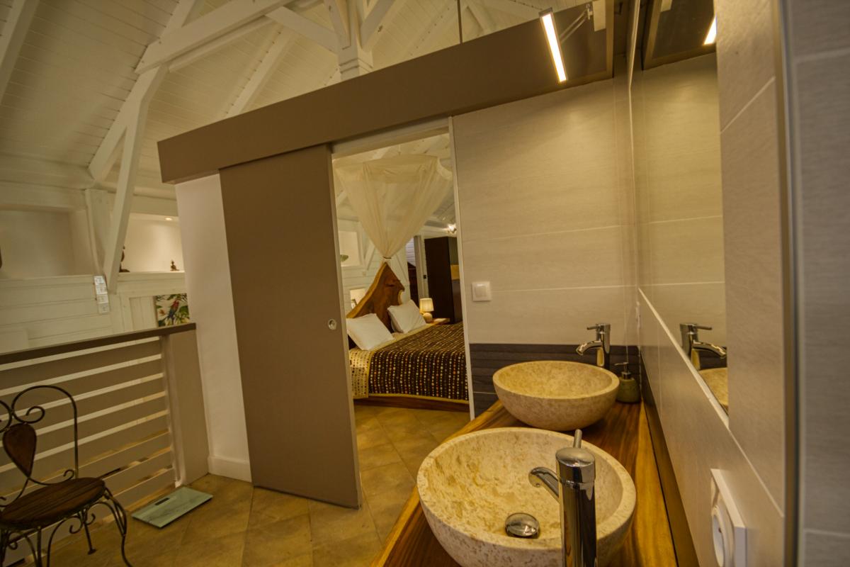 Location villa de luxe et vue mer 5 chambres pour 12 personnes avec piscine à Deshaies en Guadeloupe 
