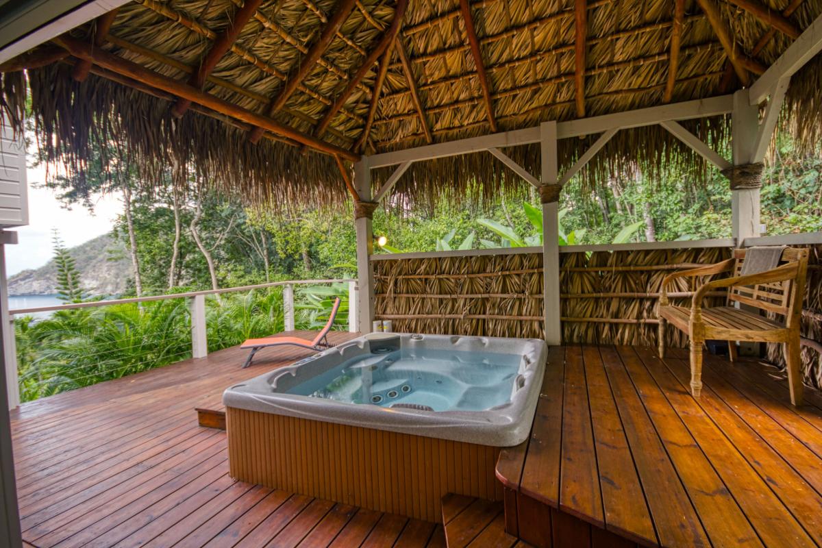 Location villa de luxe et vue mer 5 chambres pour 12 personnes avec piscine à Deshaies en Guadeloupe 