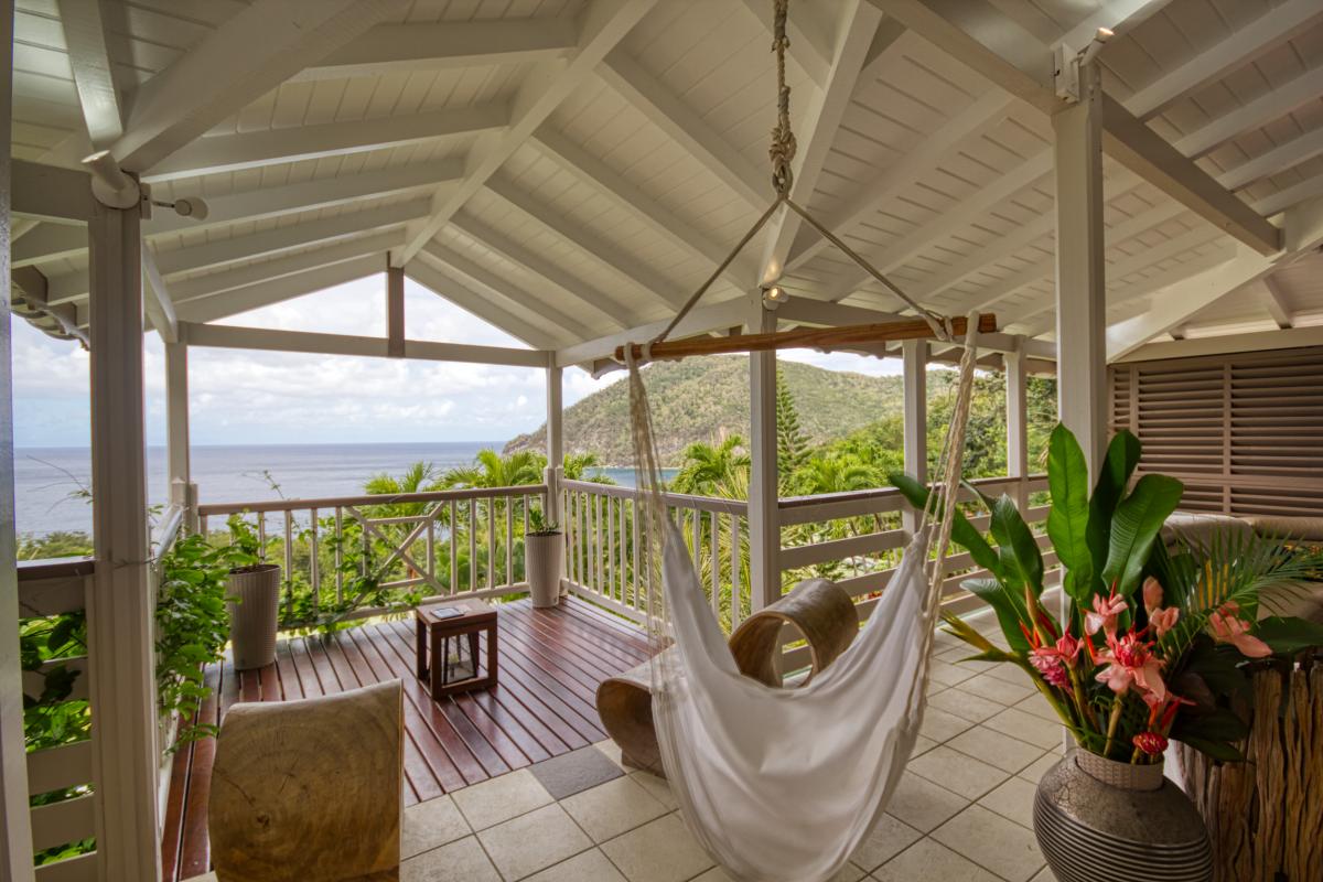 Location villa de luxe et vue mer 5 chambres pour 12 personnes avec piscine à Deshaies en Guadeloupe 