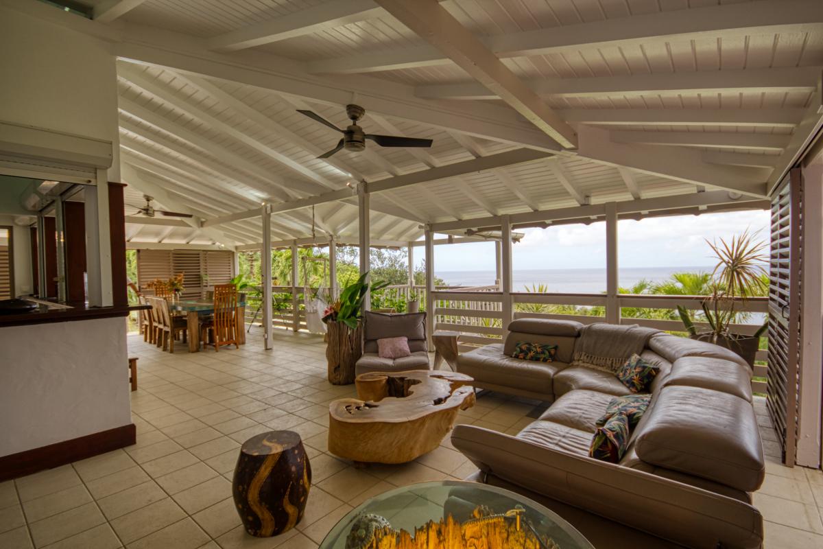 Location villa de luxe et vue mer 5 chambres pour 12 personnes avec piscine à Deshaies en Guadeloupe 
