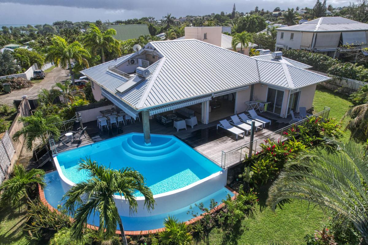 Location villa de standing vue mer à Deshaies proximité plage pour 12 personnes
