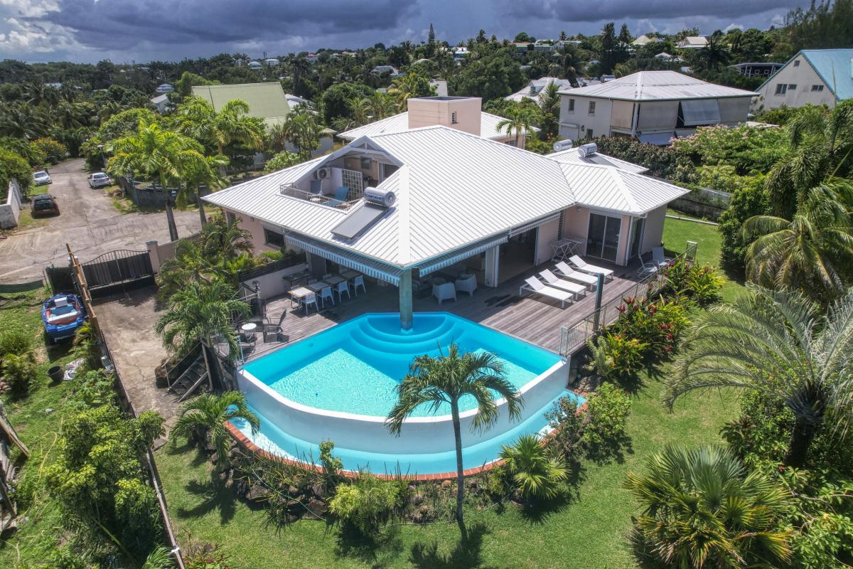 Location villa de standing vue mer à Deshaies proximité plage pour 12 personnes