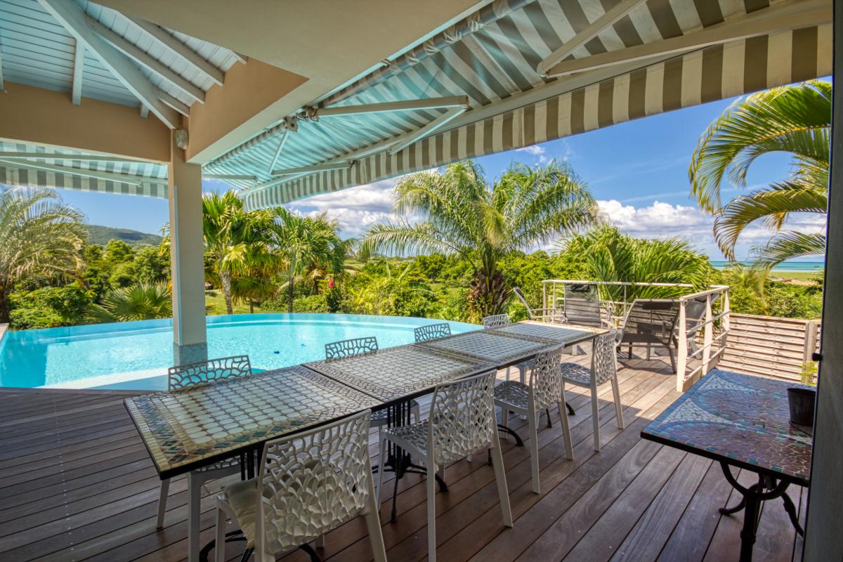 Rental prestigious villa sea view - the saloon