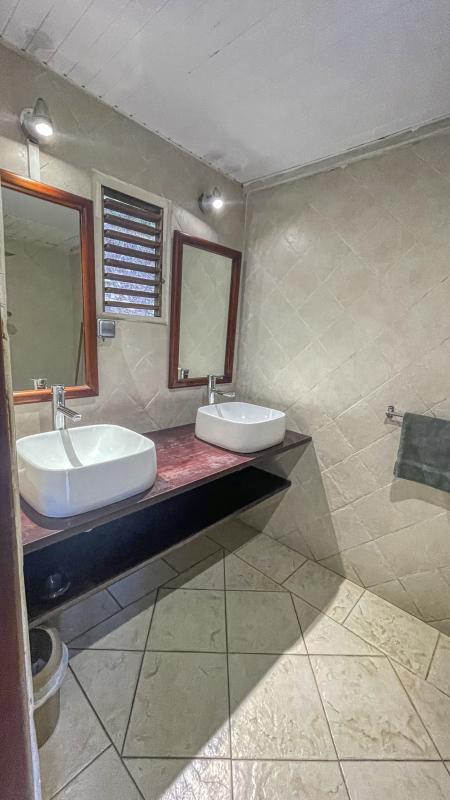 A louer villa Deshaies Guadeloupe - Salle de douche